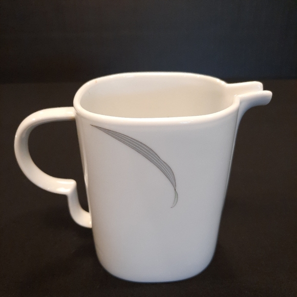 Regine by Christopher Stuart Creamer & Lidded Sugar Bowl - Picture 9 of 11